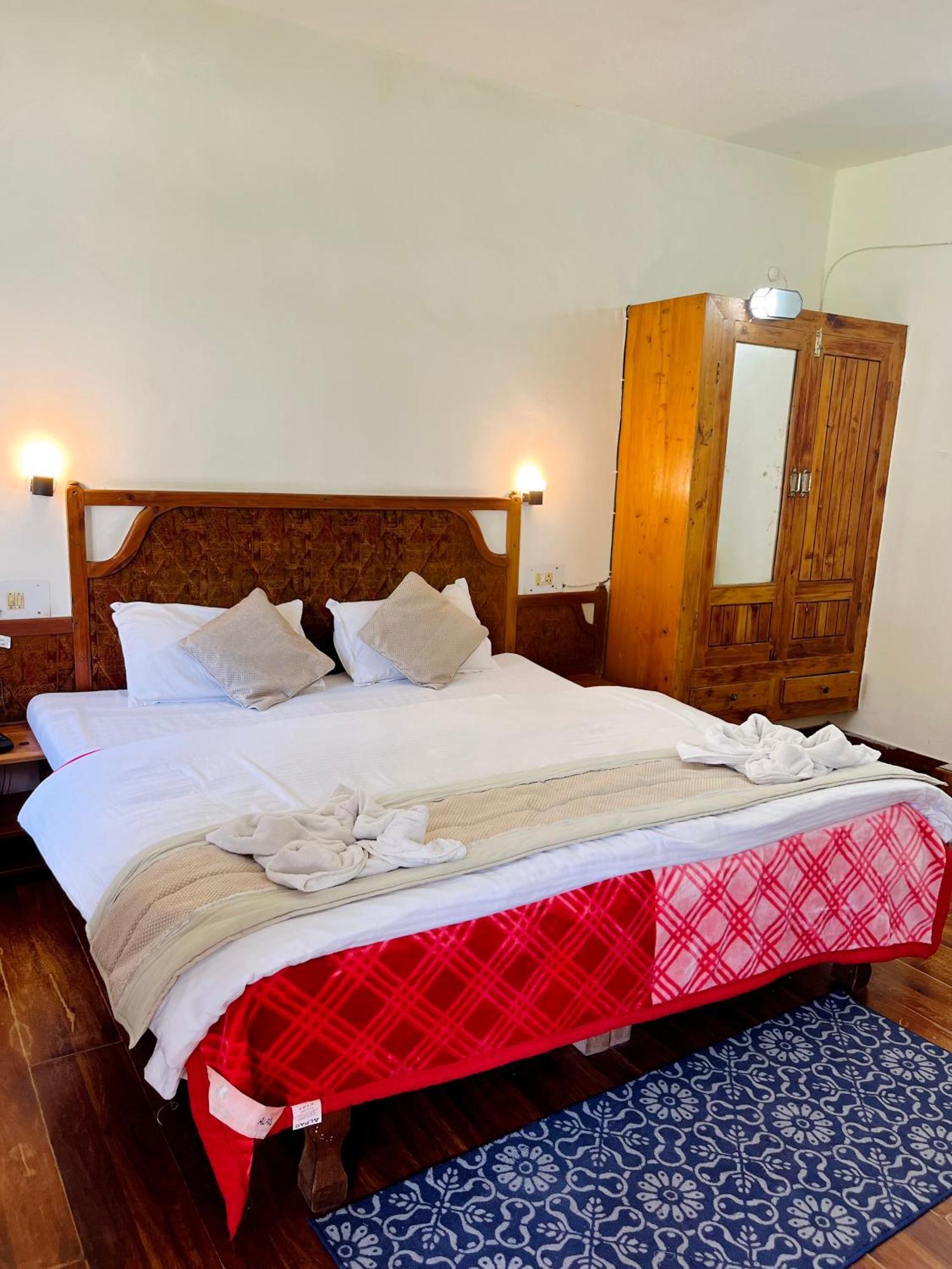 Tourist Hotel 10 Minutes Walking Distance From The Mall Манали Экстерьер фото