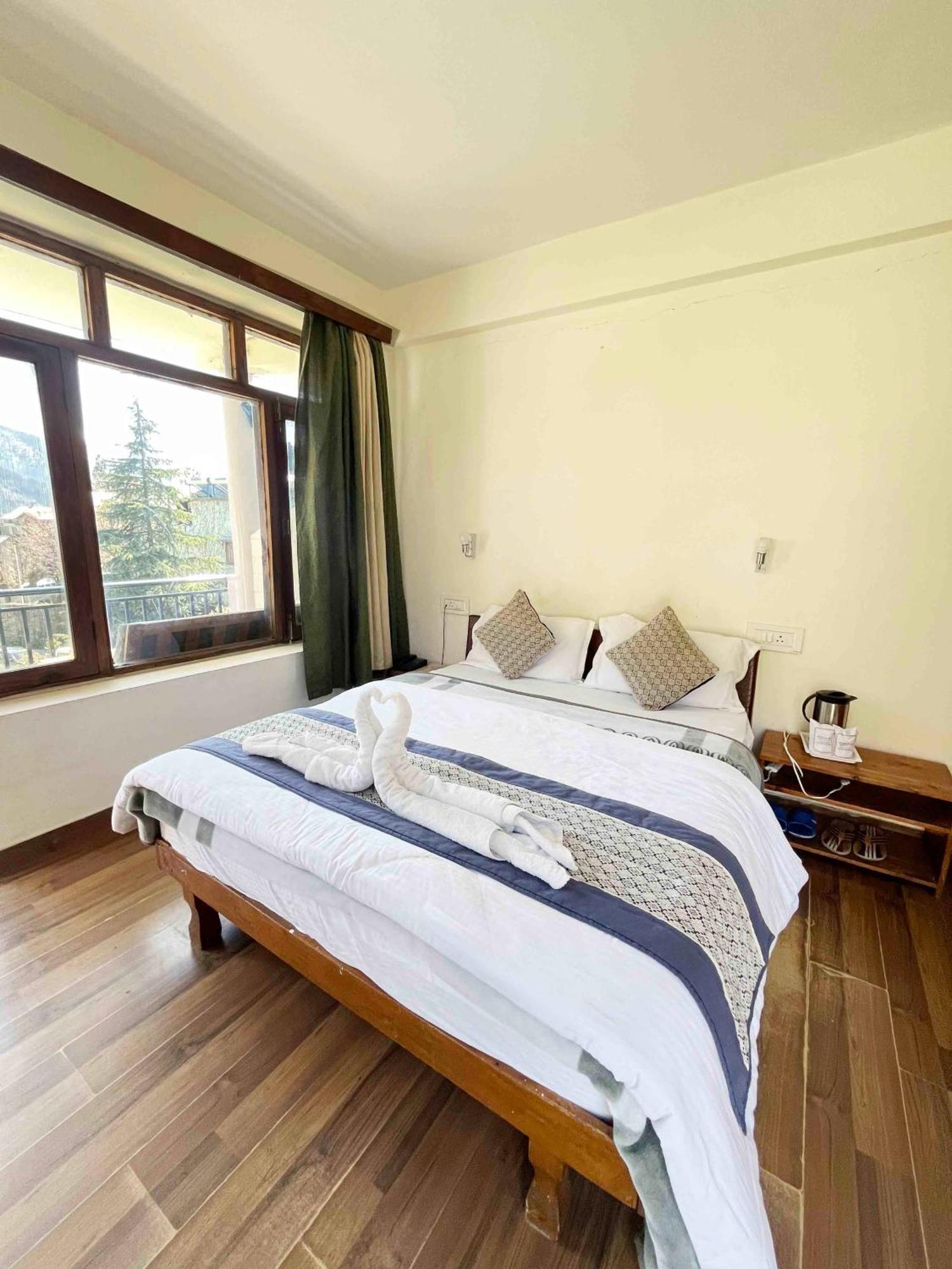 Tourist Hotel 10 Minutes Walking Distance From The Mall Манали Экстерьер фото
